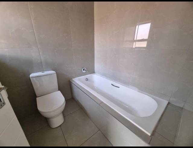 3 BEDROOM TOWNHOUSE FOR SALE IN ELANDSHAVEN